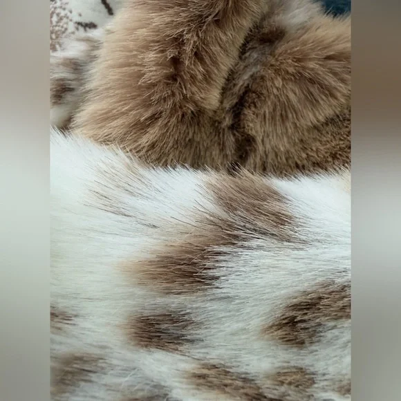 Parkhurst Outdoor Edition Beige and White Faux Fur Jacket - Picture 14 of 15